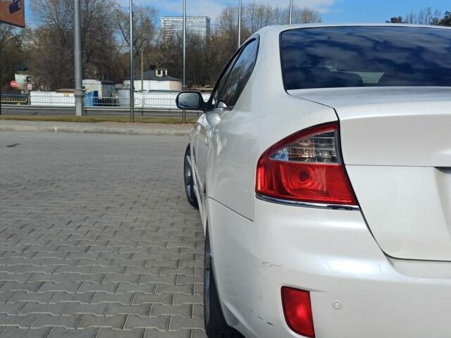 Белый Субару Легаси, объемом двигателя 2.5 л и пробегом 225 тыс. км за 7500 $, фото 4 на Automoto.ua