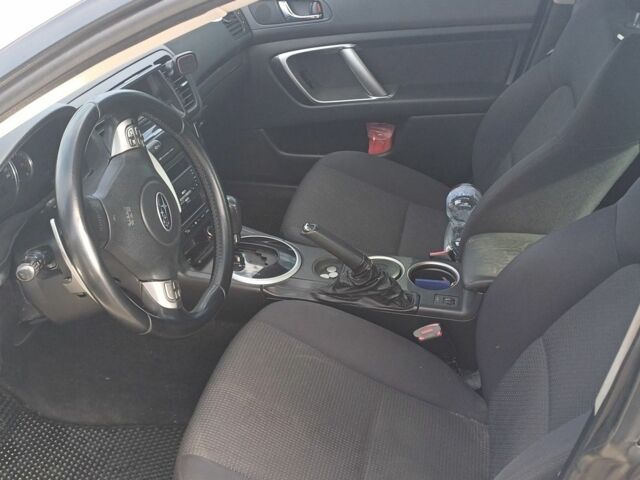 Белый Субару Легаси, объемом двигателя 2.5 л и пробегом 225 тыс. км за 7500 $, фото 2 на Automoto.ua