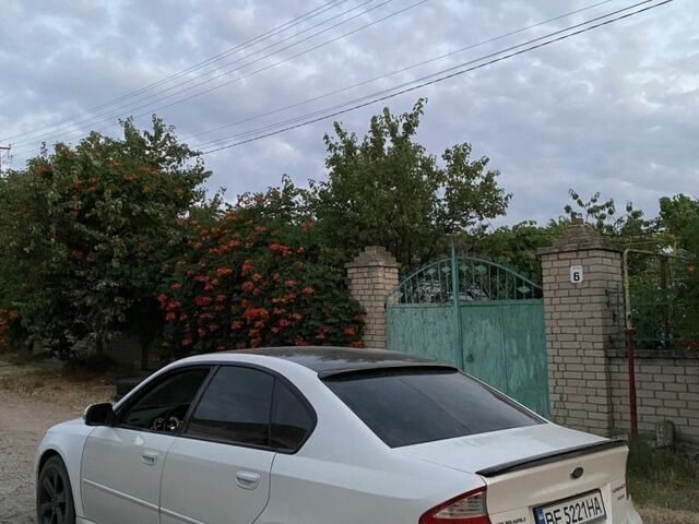 Белый Субару Легаси, объемом двигателя 2 л и пробегом 240 тыс. км за 3750 $, фото 3 на Automoto.ua