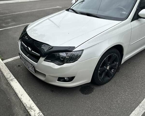 Білий Субару Легасі, об'ємом двигуна 2 л та пробігом 285 тис. км за 5200 $, фото 1 на Automoto.ua