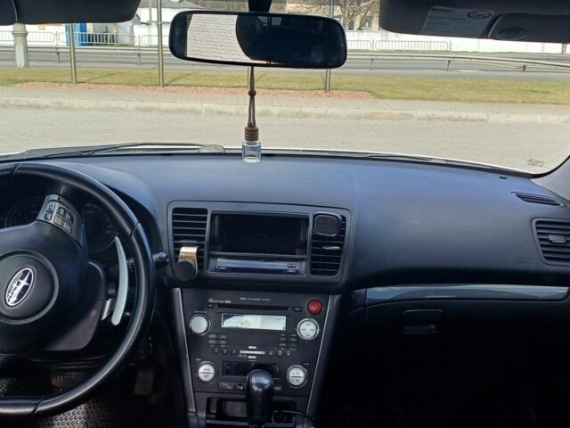 Белый Субару Легаси, объемом двигателя 2.5 л и пробегом 225 тыс. км за 7500 $, фото 1 на Automoto.ua