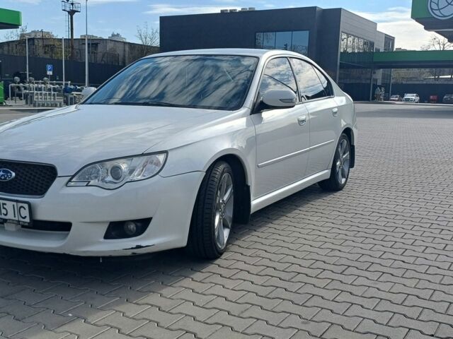 Белый Субару Легаси, объемом двигателя 2.5 л и пробегом 225 тыс. км за 7500 $, фото 8 на Automoto.ua