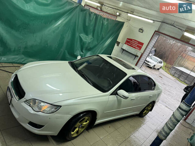 Білий Субару Легасі, об'ємом двигуна 2 л та пробігом 300 тис. км за 5100 $, фото 7 на Automoto.ua