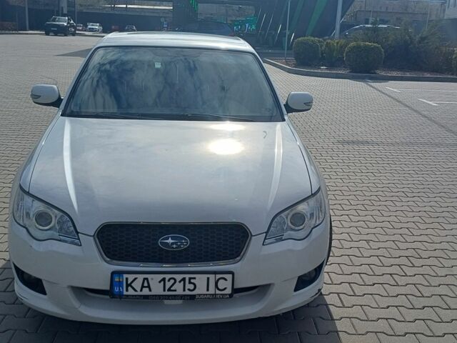 Белый Субару Легаси, объемом двигателя 2.5 л и пробегом 225 тыс. км за 7500 $, фото 5 на Automoto.ua