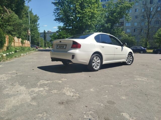 Білий Субару Легасі, об'ємом двигуна 2.5 л та пробігом 266 тис. км за 4500 $, фото 3 на Automoto.ua