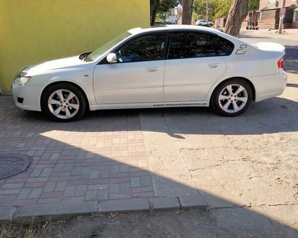 Білий Субару Легасі, об'ємом двигуна 2 л та пробігом 290 тис. км за 6900 $, фото 6 на Automoto.ua
