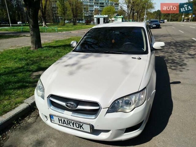 Белый Субару Легаси, объемом двигателя 2.46 л и пробегом 260 тыс. км за 4500 $, фото 5 на Automoto.ua