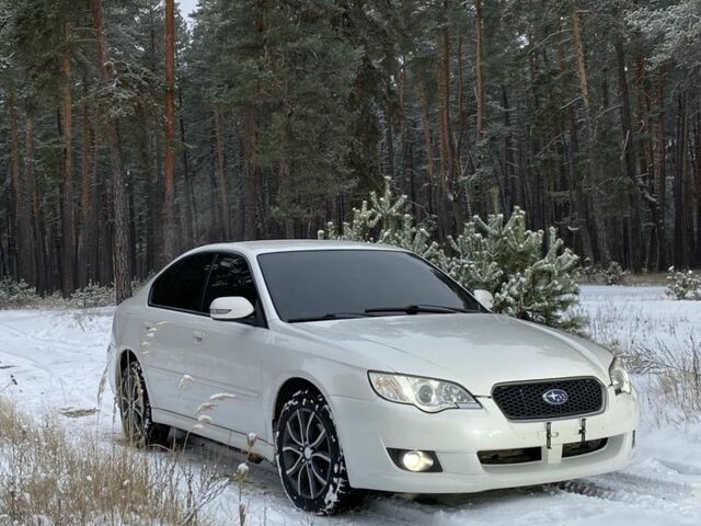Белый Субару Легаси, объемом двигателя 2 л и пробегом 204 тыс. км за 5800 $, фото 2 на Automoto.ua