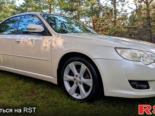 Білий Субару Легасі, об'ємом двигуна 2 л та пробігом 306 тис. км за 7500 $, фото 5 на Automoto.ua