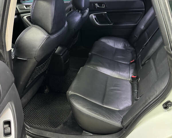 Білий Субару Легасі, об'ємом двигуна 2 л та пробігом 300 тис. км за 5100 $, фото 3 на Automoto.ua