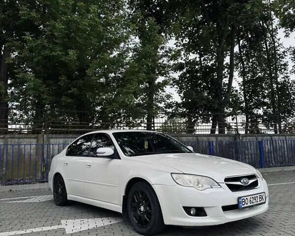 Білий Субару Легасі, об'ємом двигуна 2 л та пробігом 354 тис. км за 4990 $, фото 1 на Automoto.ua