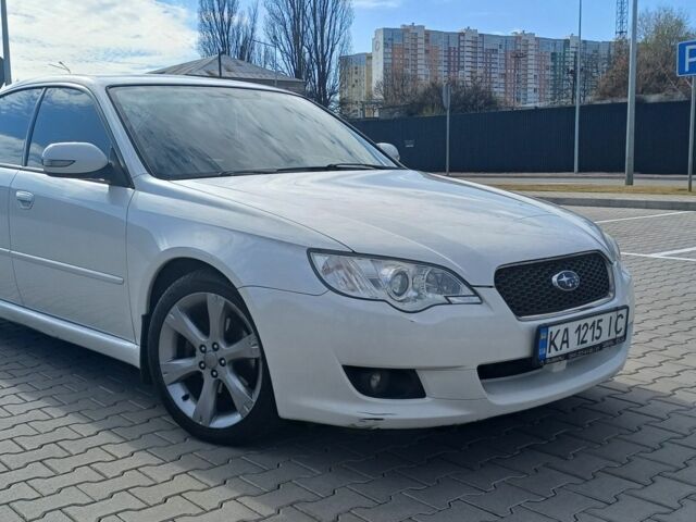 Белый Субару Легаси, объемом двигателя 2.5 л и пробегом 225 тыс. км за 7500 $, фото 7 на Automoto.ua