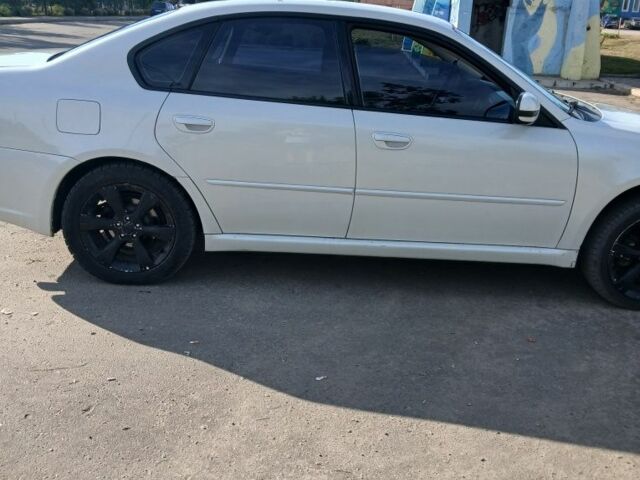 Білий Субару Легасі, об'ємом двигуна 2 л та пробігом 280 тис. км за 6017 $, фото 4 на Automoto.ua