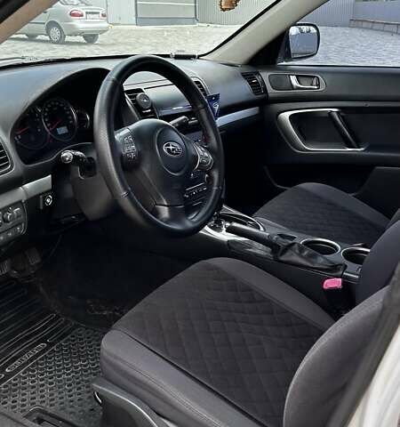 Білий Субару Легасі, об'ємом двигуна 2 л та пробігом 354 тис. км за 4990 $, фото 6 на Automoto.ua