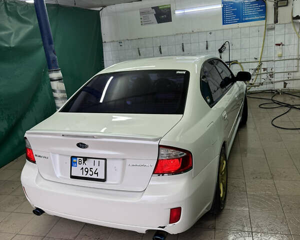 Білий Субару Легасі, об'ємом двигуна 2 л та пробігом 300 тис. км за 5100 $, фото 1 на Automoto.ua