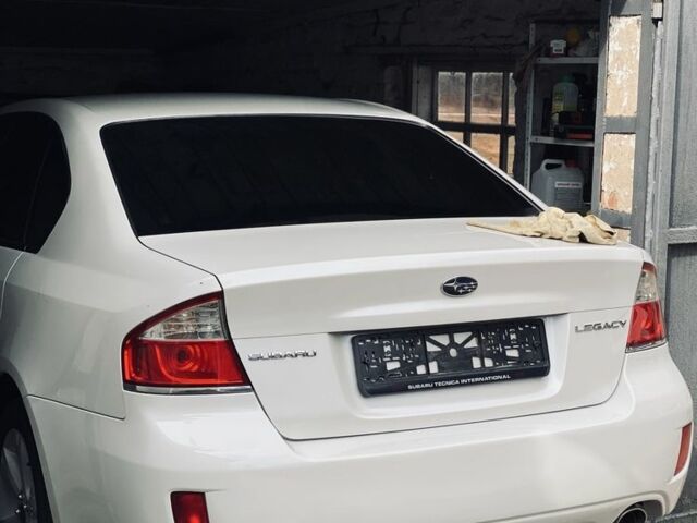 Белый Субару Легаси, объемом двигателя 2 л и пробегом 204 тыс. км за 5800 $, фото 4 на Automoto.ua