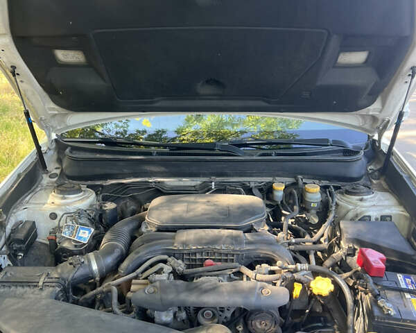 Білий Субару Легасі, об'ємом двигуна 1.99 л та пробігом 198 тис. км за 7050 $, фото 15 на Automoto.ua