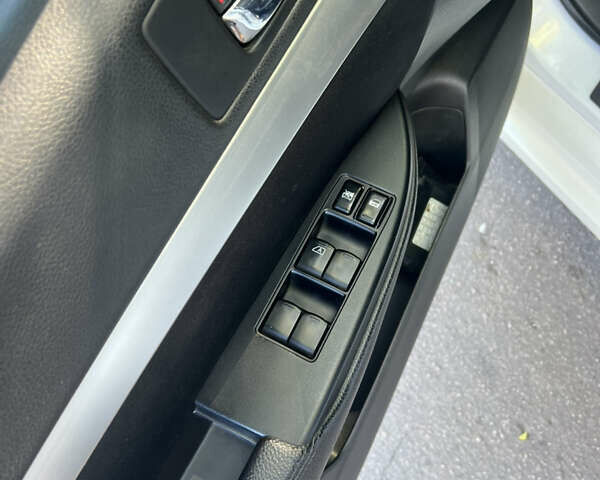 Білий Субару Легасі, об'ємом двигуна 1.99 л та пробігом 198 тис. км за 7050 $, фото 7 на Automoto.ua