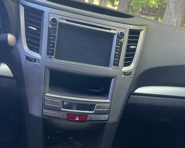 Білий Субару Легасі, об'ємом двигуна 1.99 л та пробігом 198 тис. км за 7050 $, фото 8 на Automoto.ua