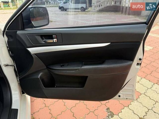 Белый Субару Легаси, объемом двигателя 2 л и пробегом 109 тыс. км за 7999 $, фото 41 на Automoto.ua