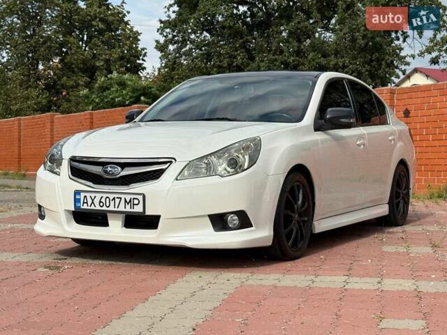 Белый Субару Легаси, объемом двигателя 2 л и пробегом 109 тыс. км за 7999 $, фото 5 на Automoto.ua