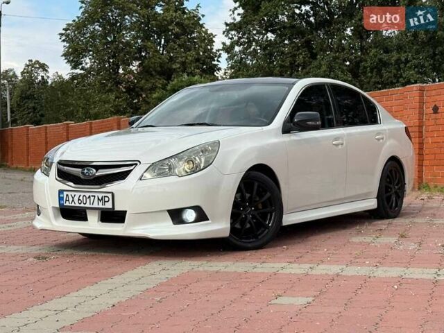 Белый Субару Легаси, объемом двигателя 2 л и пробегом 109 тыс. км за 7999 $, фото 2 на Automoto.ua