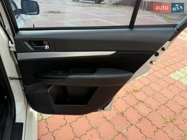 Белый Субару Легаси, объемом двигателя 2 л и пробегом 109 тыс. км за 7999 $, фото 37 на Automoto.ua