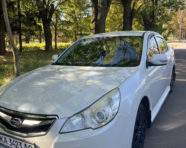 Білий Субару Легасі, об'ємом двигуна 1.99 л та пробігом 198 тис. км за 7050 $, фото 2 на Automoto.ua