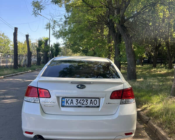 Білий Субару Легасі, об'ємом двигуна 1.99 л та пробігом 198 тис. км за 7050 $, фото 1 на Automoto.ua