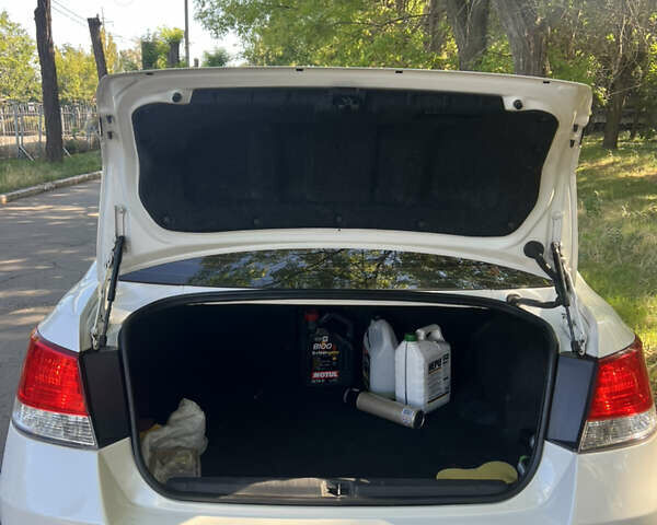 Білий Субару Легасі, об'ємом двигуна 1.99 л та пробігом 198 тис. км за 7050 $, фото 12 на Automoto.ua