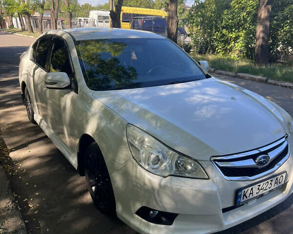 Білий Субару Легасі, об'ємом двигуна 1.99 л та пробігом 198 тис. км за 7050 $, фото 3 на Automoto.ua