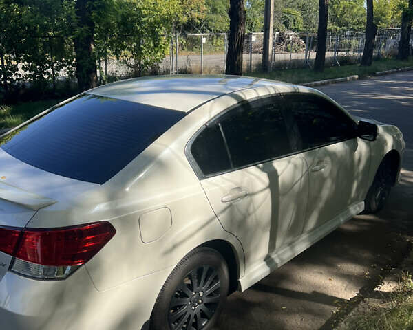 Білий Субару Легасі, об'ємом двигуна 1.99 л та пробігом 198 тис. км за 7050 $, фото 4 на Automoto.ua