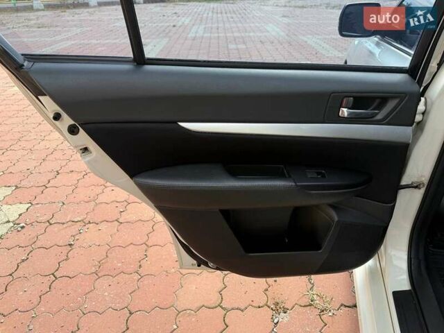 Белый Субару Легаси, объемом двигателя 2 л и пробегом 109 тыс. км за 7999 $, фото 31 на Automoto.ua