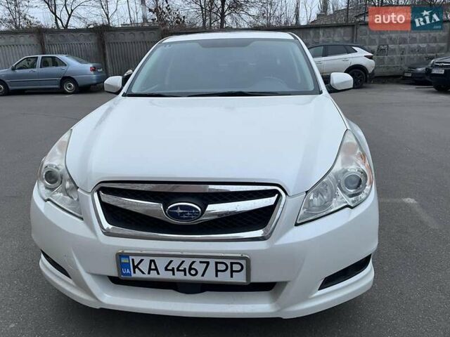 Білий Субару Легасі, об'ємом двигуна 2.46 л та пробігом 181 тис. км за 7400 $, фото 1 на Automoto.ua