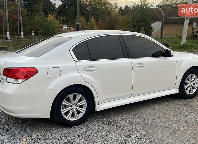 Белый Субару Легаси, объемом двигателя 2.5 л и пробегом 360 тыс. км за 6490 $, фото 2 на Automoto.ua