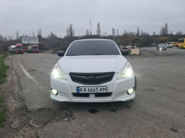 Белый Субару Легаси, объемом двигателя 2.5 л и пробегом 180 тыс. км за 9800 $, фото 6 на Automoto.ua