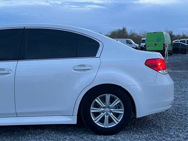 Белый Субару Легаси, объемом двигателя 2.5 л и пробегом 360 тыс. км за 6990 $, фото 2 на Automoto.ua