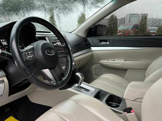 Белый Субару Легаси, объемом двигателя 2.5 л и пробегом 360 тыс. км за 6500 $, фото 9 на Automoto.ua