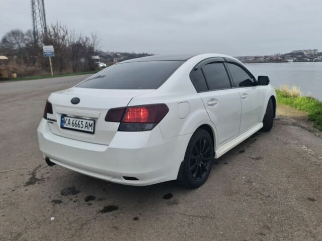 Белый Субару Легаси, объемом двигателя 2.5 л и пробегом 180 тыс. км за 9800 $, фото 7 на Automoto.ua