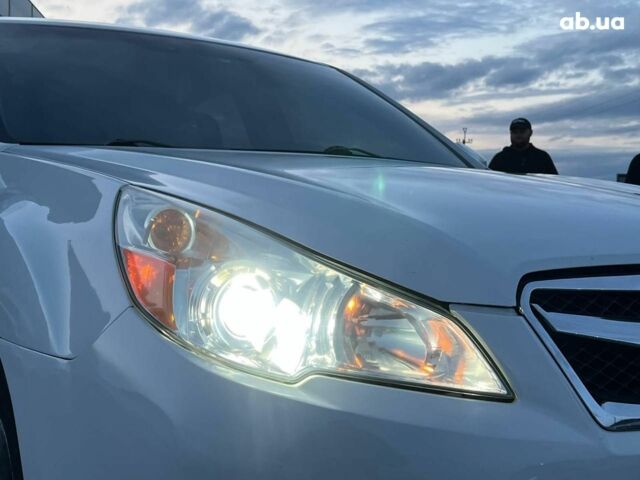 Белый Субару Легаси, объемом двигателя 2.5 л и пробегом 360 тыс. км за 6990 $, фото 9 на Automoto.ua