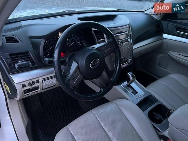 Белый Субару Легаси, объемом двигателя 2.5 л и пробегом 360 тыс. км за 6990 $, фото 14 на Automoto.ua