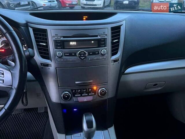 Белый Субару Легаси, объемом двигателя 2.5 л и пробегом 360 тыс. км за 6990 $, фото 24 на Automoto.ua