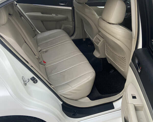 Белый Субару Легаси, объемом двигателя 2.5 л и пробегом 360 тыс. км за 6490 $, фото 10 на Automoto.ua