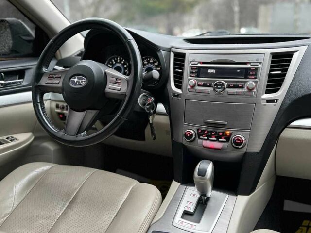 Белый Субару Легаси, объемом двигателя 2.5 л и пробегом 360 тыс. км за 6500 $, фото 20 на Automoto.ua