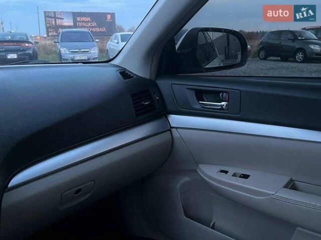 Белый Субару Легаси, объемом двигателя 2.5 л и пробегом 360 тыс. км за 6990 $, фото 28 на Automoto.ua