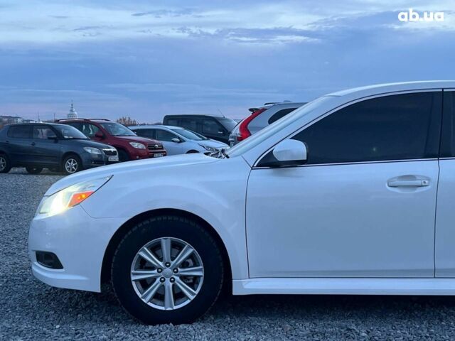 Белый Субару Легаси, объемом двигателя 2.5 л и пробегом 360 тыс. км за 6990 $, фото 1 на Automoto.ua
