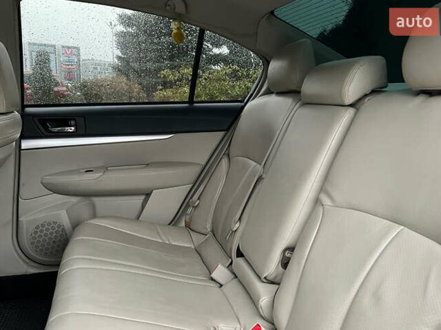 Білий Субару Легасі, об'ємом двигуна 2.46 л та пробігом 360 тис. км за 6500 $, фото 22 на Automoto.ua