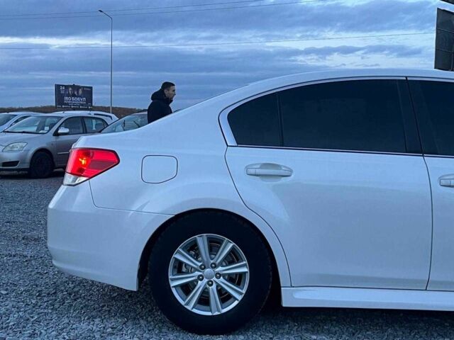 Белый Субару Легаси, объемом двигателя 2.5 л и пробегом 360 тыс. км за 6990 $, фото 6 на Automoto.ua