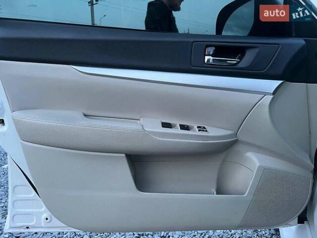 Белый Субару Легаси, объемом двигателя 2.5 л и пробегом 360 тыс. км за 6990 $, фото 13 на Automoto.ua