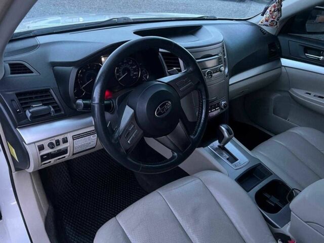 Белый Субару Легаси, объемом двигателя 2.5 л и пробегом 360 тыс. км за 6990 $, фото 14 на Automoto.ua